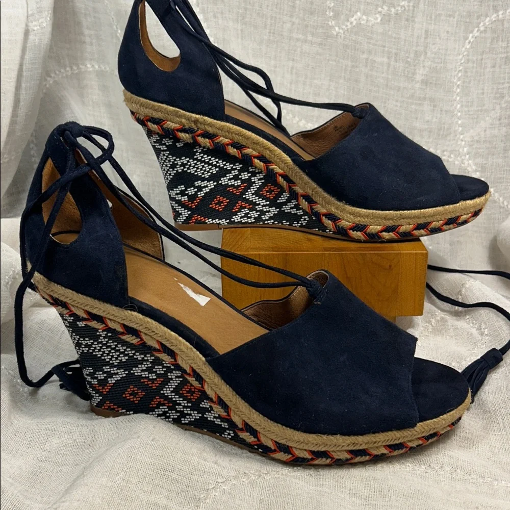NWOT Cabi leather wedge wrap around ankle leather shoe